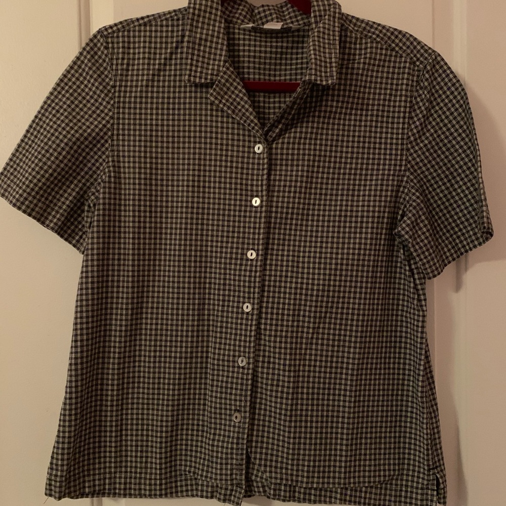 Casual corner Plaid button down blouse Sz Medium